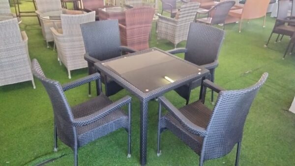 4-Seater Dining Set