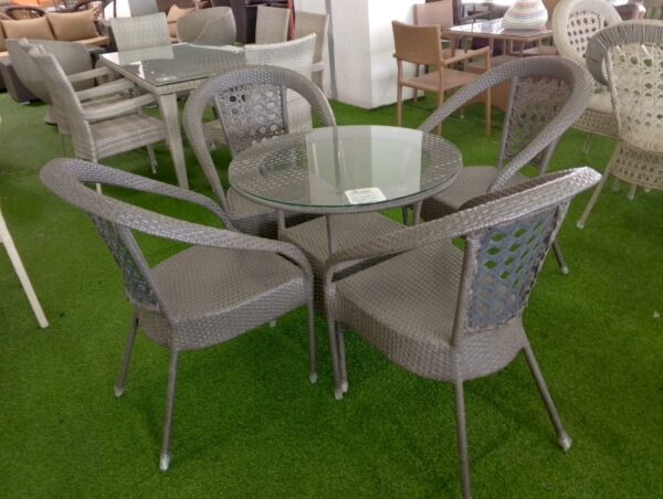 4-Seater Round Outdoor Set