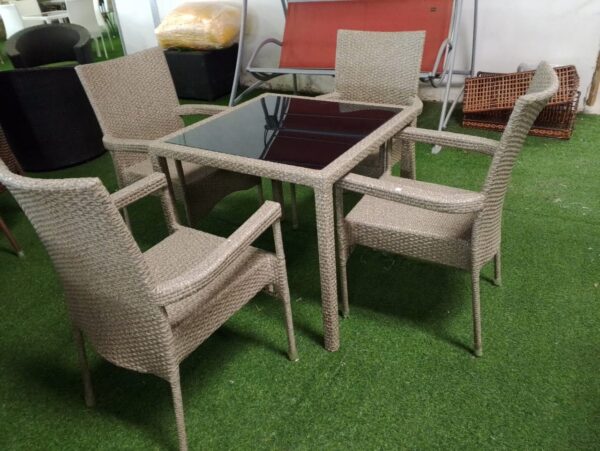 4-Seater Outdoor Dining Set