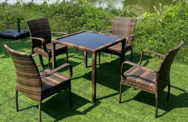 4-Seater Dining Set