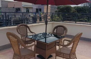 4 seats+ Table+ Umbrella