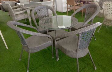 4-Seater Round Outdoor Set
