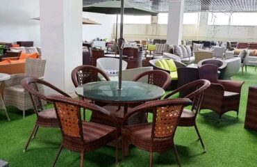 6 Chairs+ Table + Umbrella