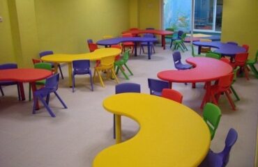 Kindergarten Bean-shaped Table