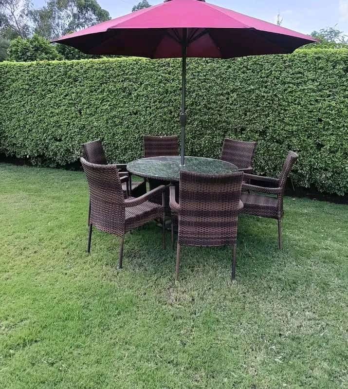 Umbrella+6-Seater Dining Set