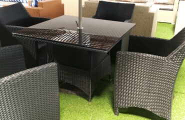 Umbrella + 4-Seater Outdoor Set