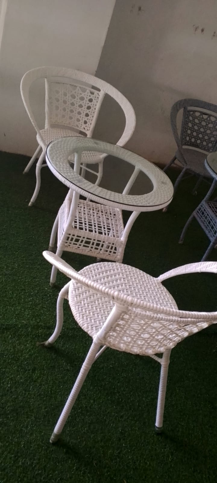 White 2-Seater Outdoor Dining Set