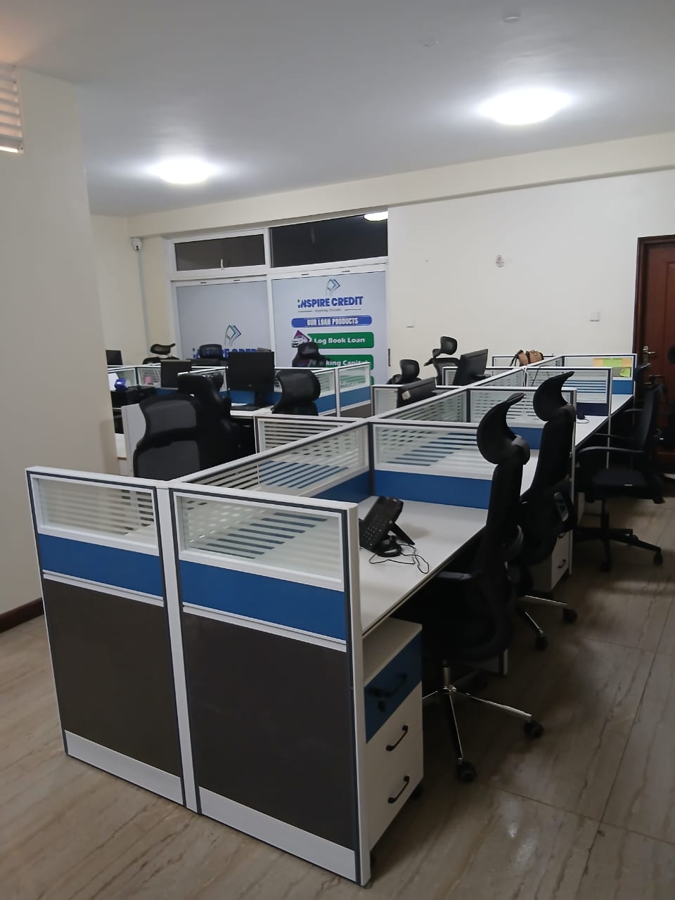 8-Way Modular Workstation - Image 4